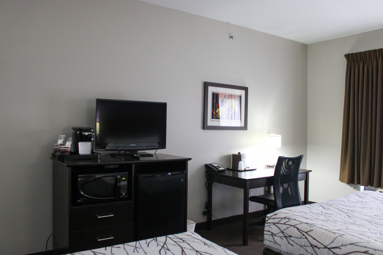 Bedroom 2, Parkwood Inn & Suites, Riley