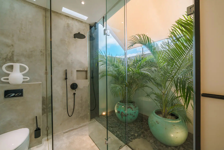 Bathroom 3, Villa Vantage 2 : Industrial & Cozy 3 BR w/ Pool in Great Location !, Badung
