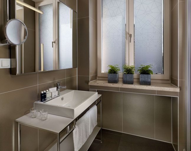 Bathroom 5, Park Plaza Nuremberg, Nürnberg