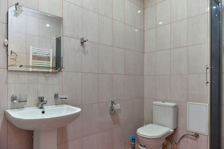 Bathroom 3, GreenWood Hotel