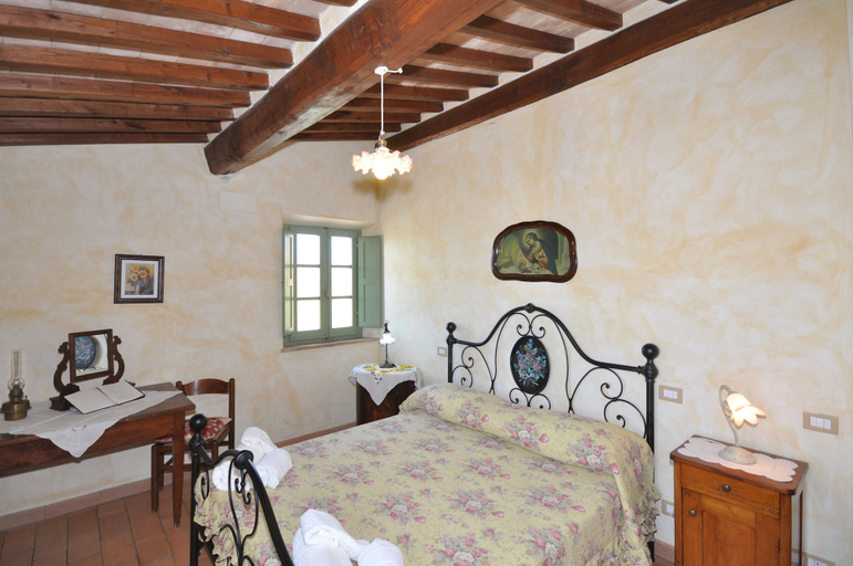 Bedroom 3, Castelmuzio, Siena