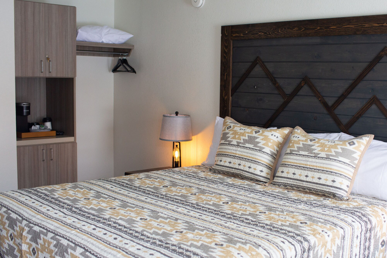Bedroom 4, Pine Lodge, Carbon