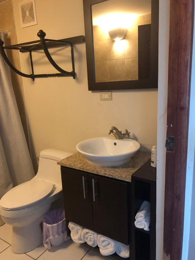 Bathroom, Mountain and Ocean View Lodge