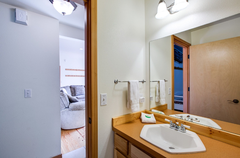 Bathroom 3, 70MBR- Hot Tub - BBQ - Wi-Fi - Pets Ok - Sleeps 8, Whatcom
