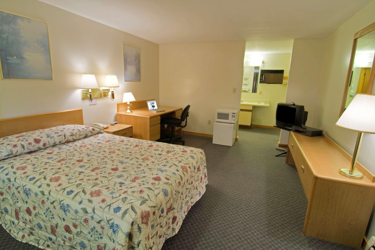 Bedroom 3, Americas Best Value Inn-Biddeford/Portland, York
