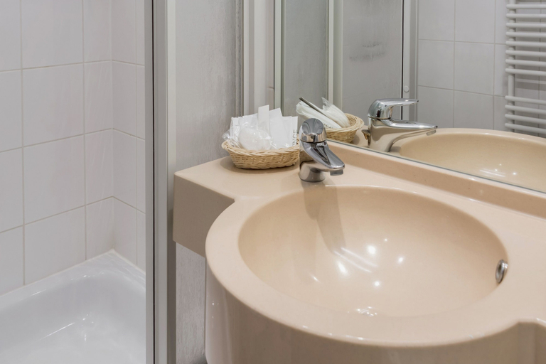 Bathroom 4, Central Hotel, Freiburg im Breisgau