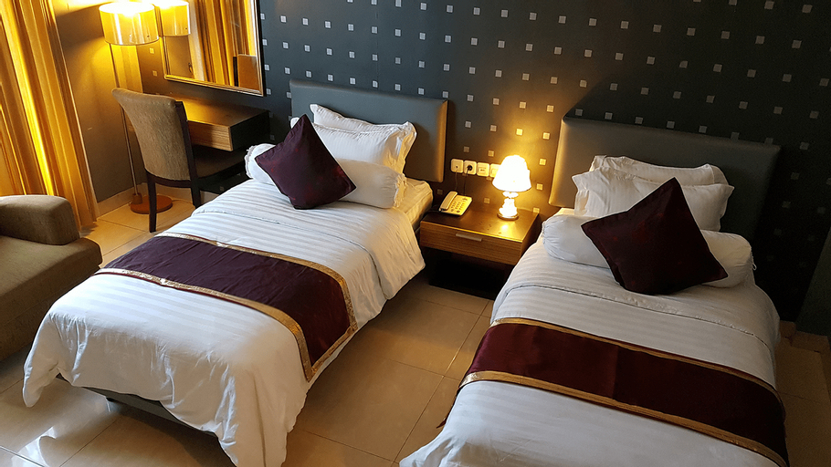 Bedroom 4, Crown Hotel, Bulungan