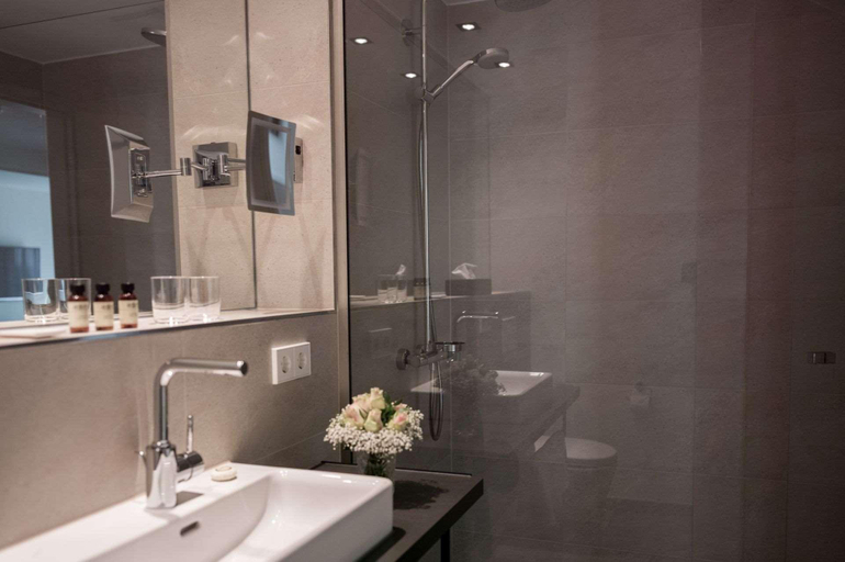 Bathroom 5, SUYTES Business Studios, Heidelberg