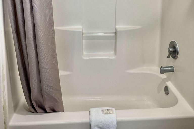 Bathroom 5, Quality Inn & Suites Junction, Kimble