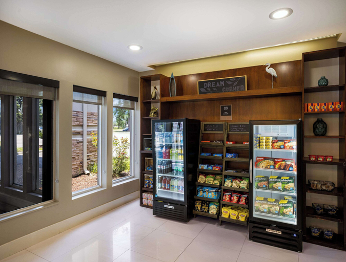 Food & Drinks 5, MainStay Suites Savannah Midtown, Chatham