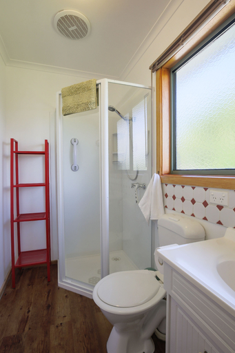 Bathroom 4, Buln Buln Cabins, South Gippsland - East