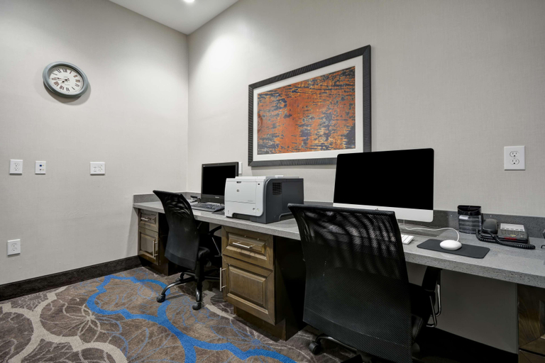 Others 5, Hampton Inn Kenedy, Karnes