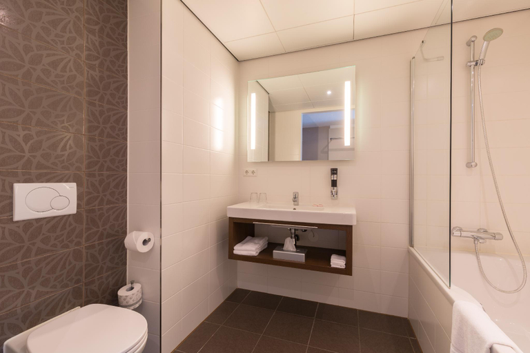 Bathroom 4, Leonardo Hotel Papendrecht, Papendrecht