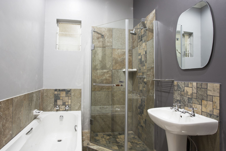 Bathroom 5, Merry Pebbles Resort & Caravan Park, Ehlanzeni