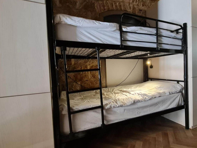 Bedroom 4, Capsule & Dormitory Space-X, Jerusalem