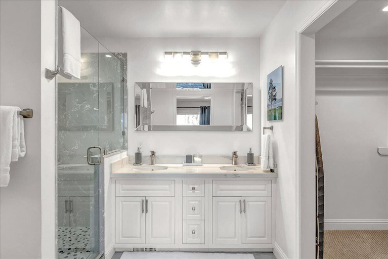 Bathroom 3, Pebble Beach Barking Seals - 5min Walk to the Beach!, Monterey