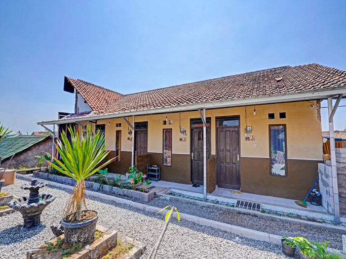 Exterior & Views 1, Spot On 91425 Mekargalih Homestay Syariah, Bandung