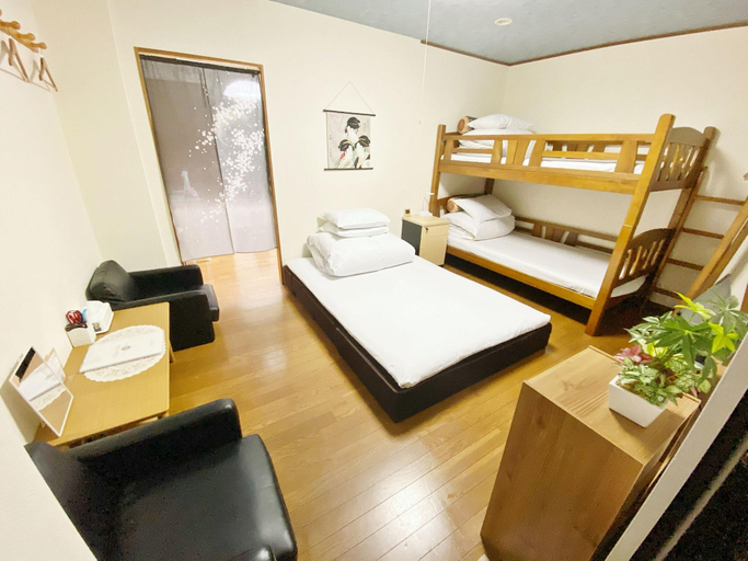 Bedroom 2, Petit Hotel 017, Tokushima