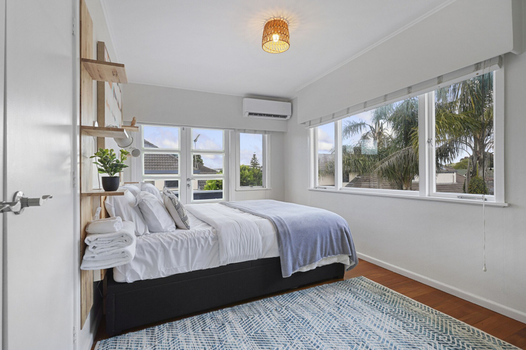 Bedroom 3, Amazing Home By Beach - Aircon-ed, Manukau