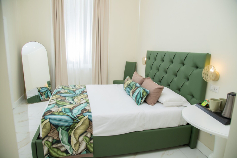 Bedroom 5, Gentile Suite, Napoli