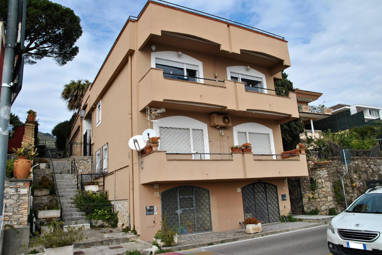 Others 3, Edy sea view holiday apartment, Latina