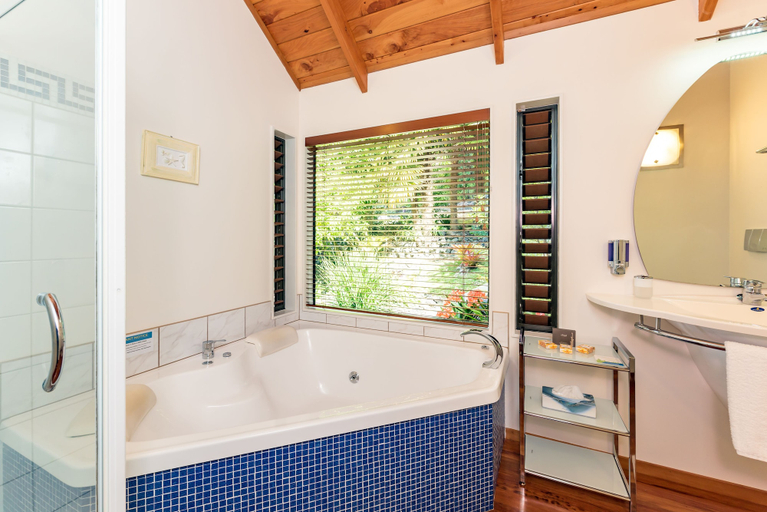 Bathroom 5, Abri Apartments, Far North