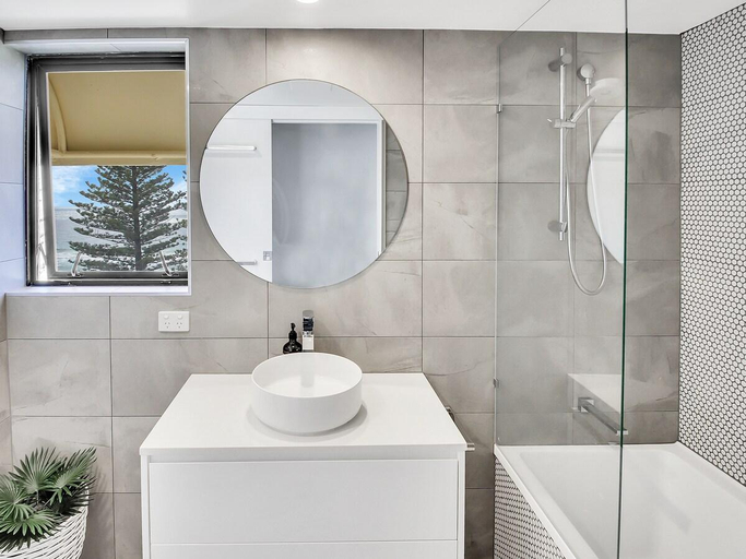 Bathroom 3, Point Break - sea, river & views - nature & relax, Caloundra - Kawana