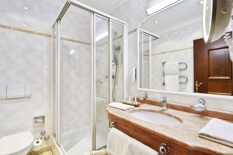 Bathroom 5, Das Alpenhaus Gasteinertal, Sankt Johann im Pongau