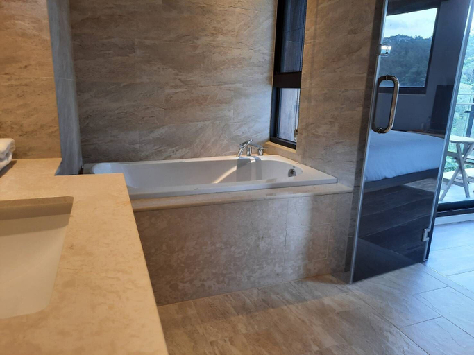 Bathroom 3, Siang Tsao Yu Chong, Miaoli