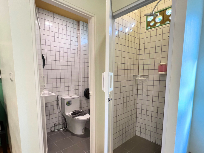 Bathroom 3, Sleepy Station - Hostel, Phuket Island