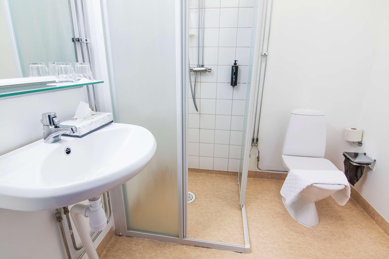 Bathroom 5, Hotell Frykenstrand, Sure Hotel Collection by Best, Sunne