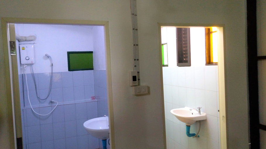 Bathroom 3, Ayutthaya Antique Homestay, Phra Nakhon Si Ayutthaya
