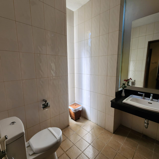 Bathroom 16