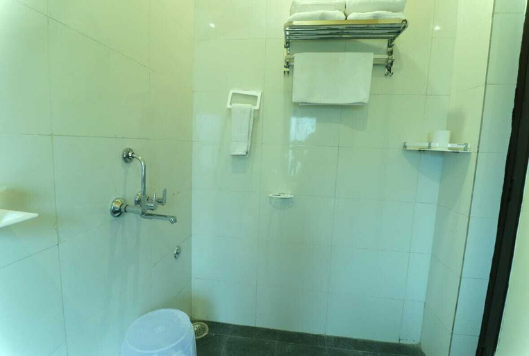 Bathroom 3, Keshav Resort, Udaipur