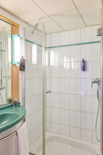 Bathroom 4, ibis Baar Zug, Zug