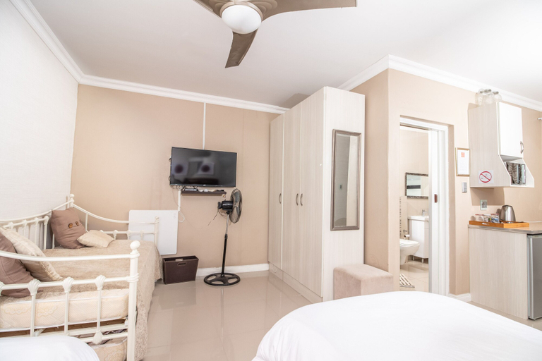 Bedroom 2, Cashmere Suites, Nelson Mandela Bay