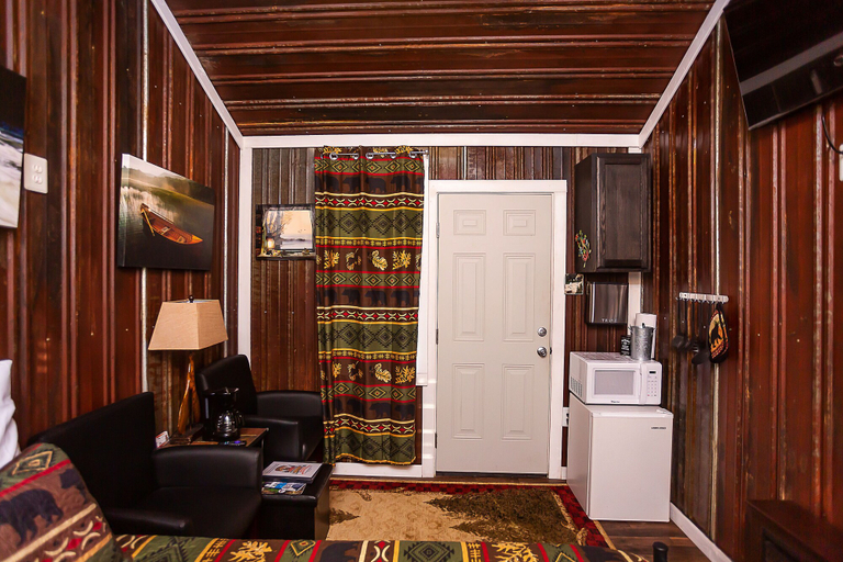 Others 5, Yowie Cabin, Polk
