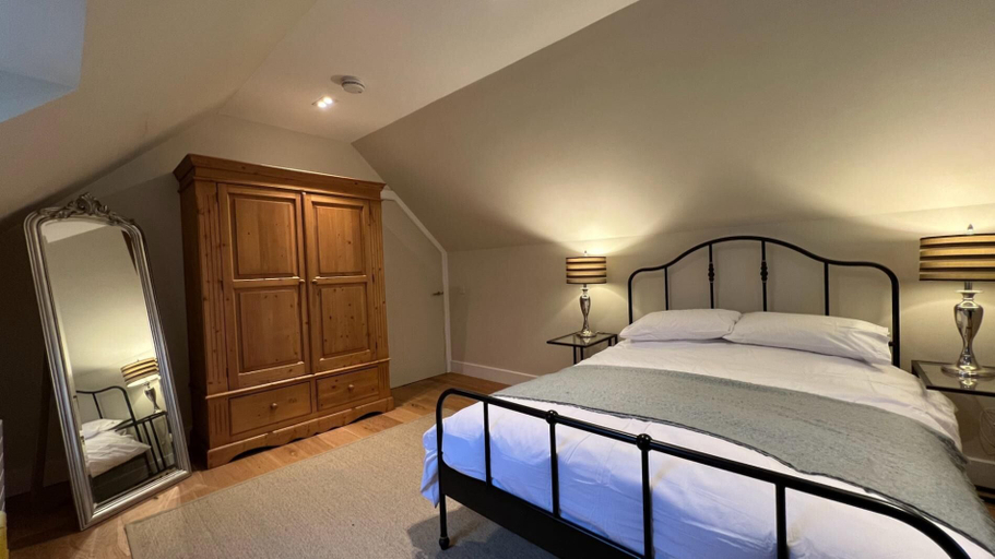 Bedroom 2, NEW 1BD Contemporary Home Upper Dunblane, Stirling