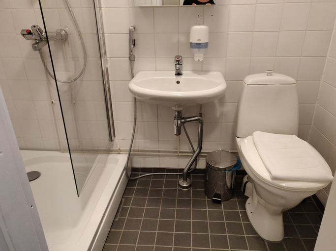Bathroom 3, Kuerkievari KuerHotel, Lapland