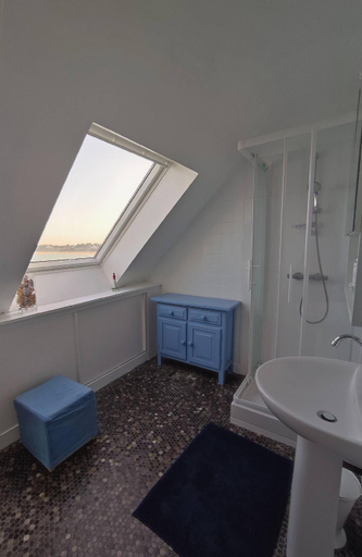 Bathroom 2, Villa Acces Direct A La Mer Liliy the sea, Morbihan