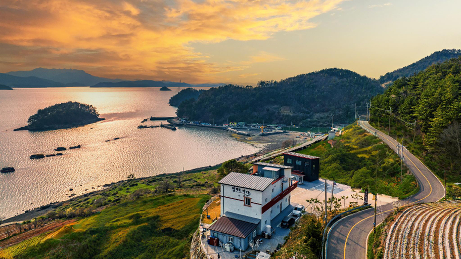 Others 5, Yeosu byeol heneun bada pension, Yeosu