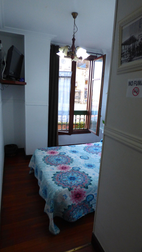 Bedroom 2, Pensión Santa María, Vizcaya