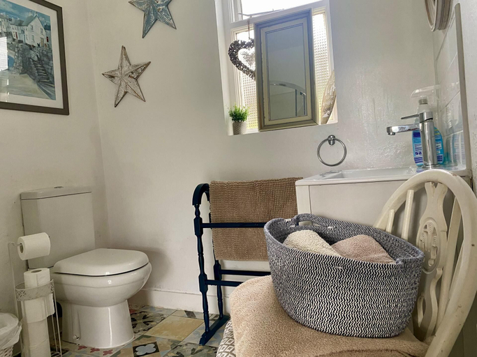 Others 4, 1 Bed Flat - Sleeps 5 - Parking - Garden - Pets, Mid and East Antrim