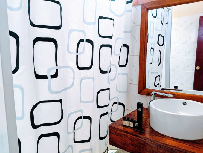 Bathroom 4, Pacific Crown Hotel, Kukum