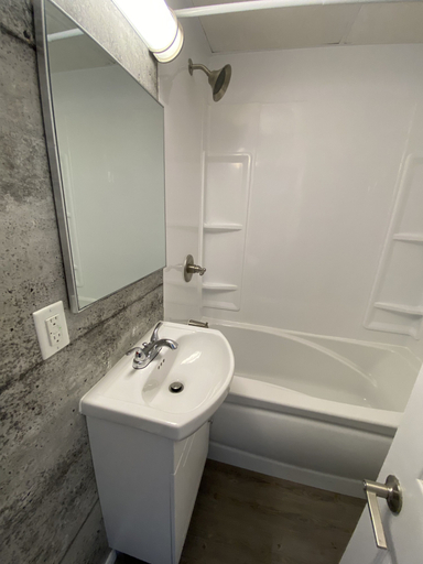 Bathroom 3, Le Cardinal, Rouyn-Noranda