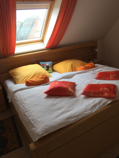 Bedroom 2, Haus Eveline, Leer