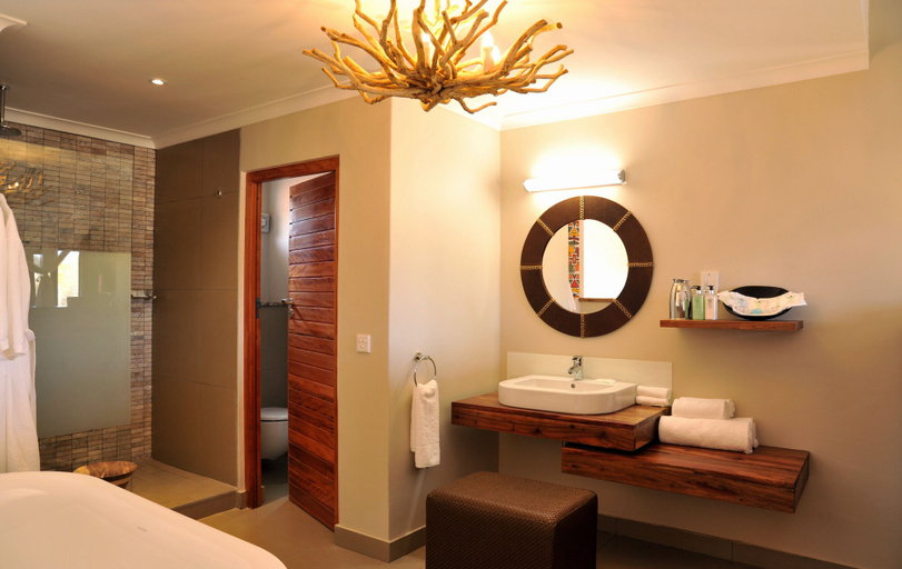 Bathroom 5, Victoria Falls Safari Club, Hwange