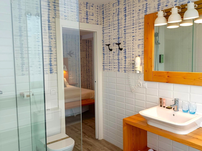 Bathroom 3, La Surferia, Cantabria