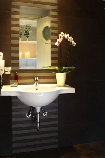 Bathroom 4, Matogianni Hotel, South Aegean