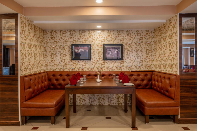Food & Drinks 4, Summit Oakden Resort Mall Road, Darjiling